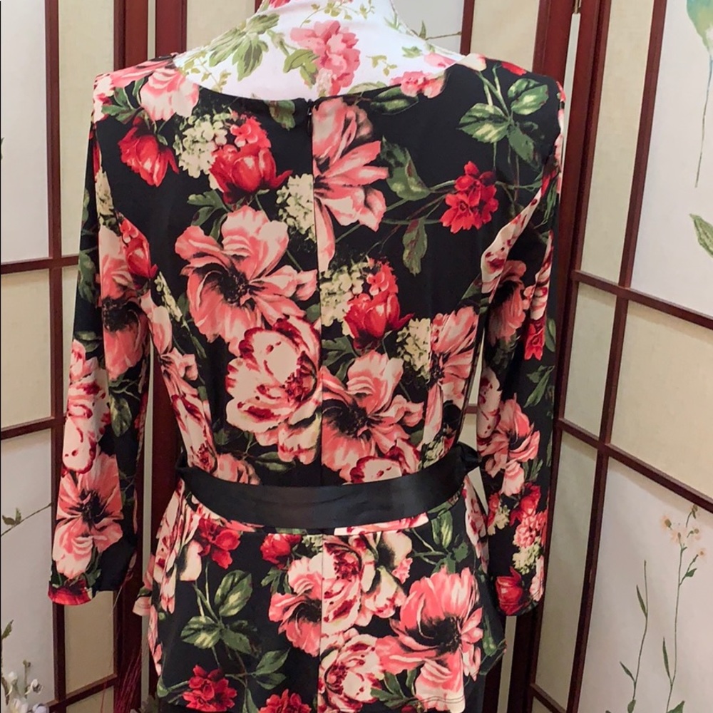 ♦️SOLD♦️ Beautiful black/floral bodysuit 💐 (NWOT) - Picture 6 of 9